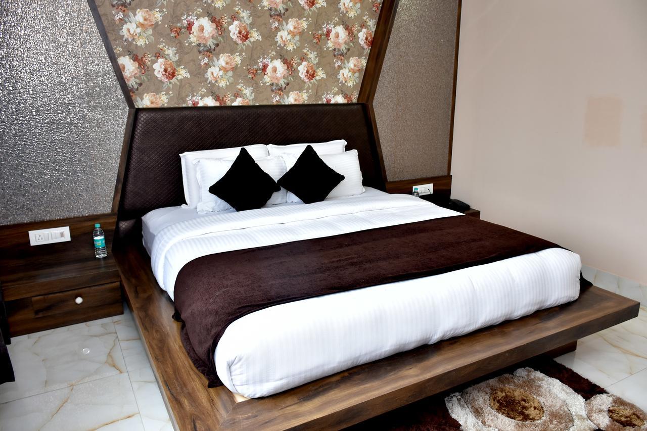Hotel Daftari Palace Kishanganj エクステリア 写真