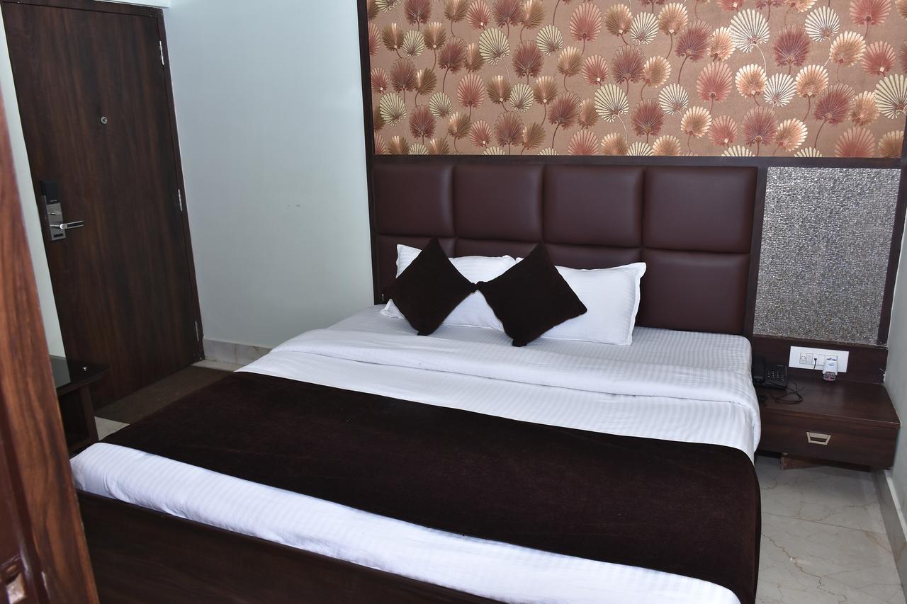 Hotel Daftari Palace Kishanganj エクステリア 写真