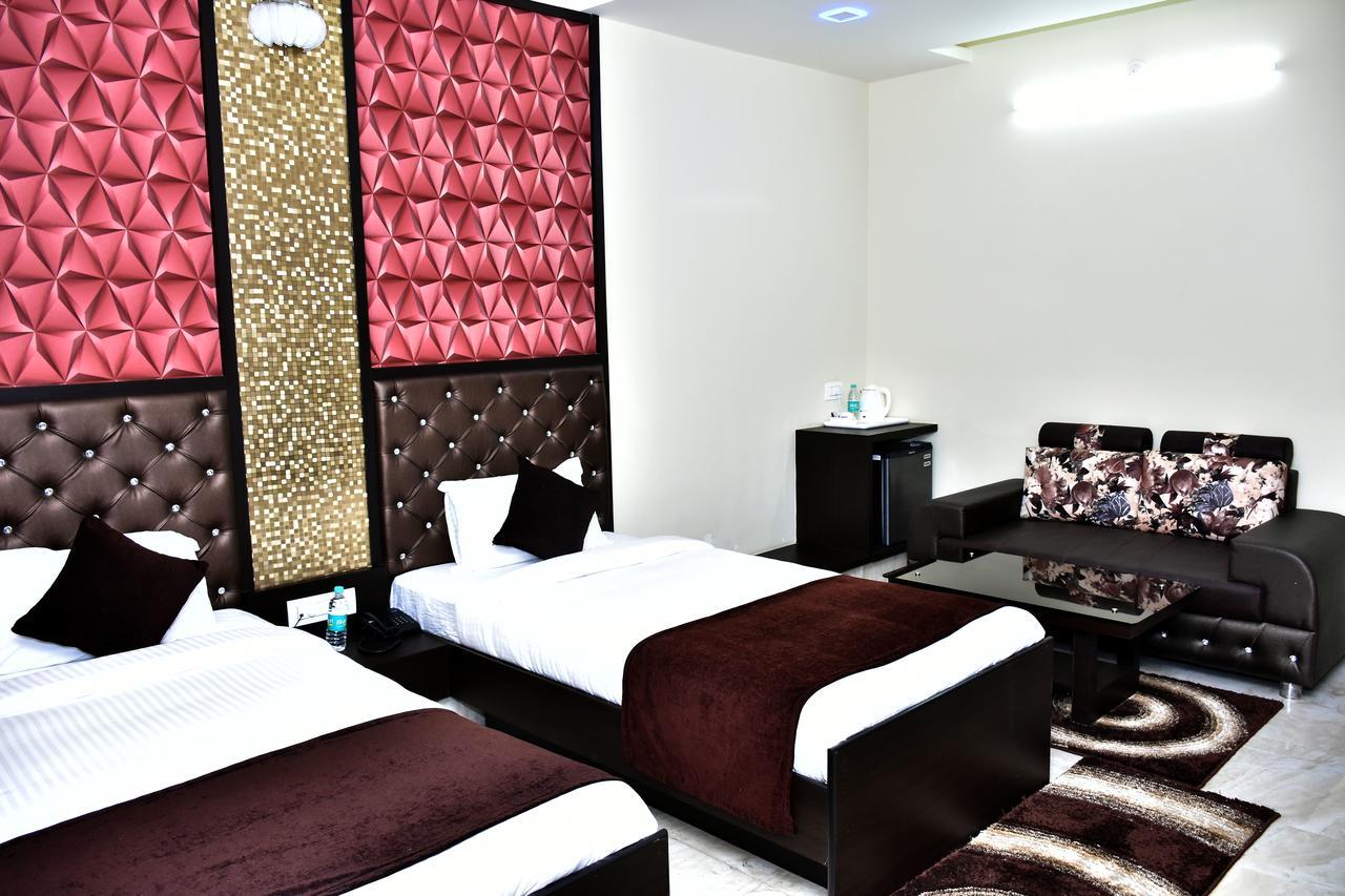 Hotel Daftari Palace Kishanganj エクステリア 写真
